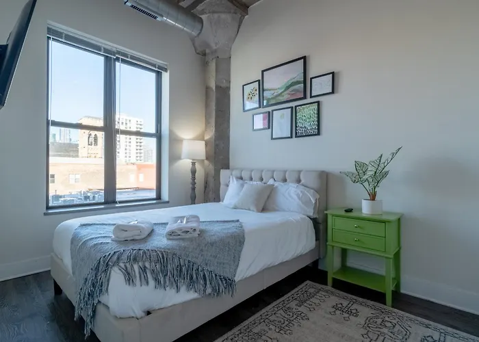 Mccormick By Slumber 5* Chicago